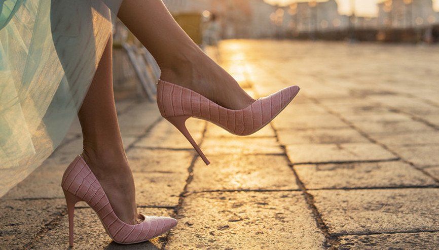 Topuklu ayakkabılarla daha kolay yürümek için 5 temel ipucu