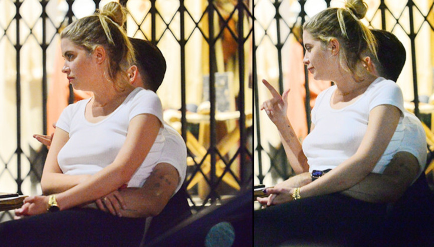 Bütün gece sevgilisinin dizlerinde oturdu