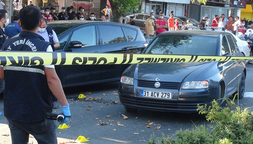 Hatayda dehşet anları Polis memuru, kaza sonrası kendisine saldıran iki kişiyi tabancayla yaraladı