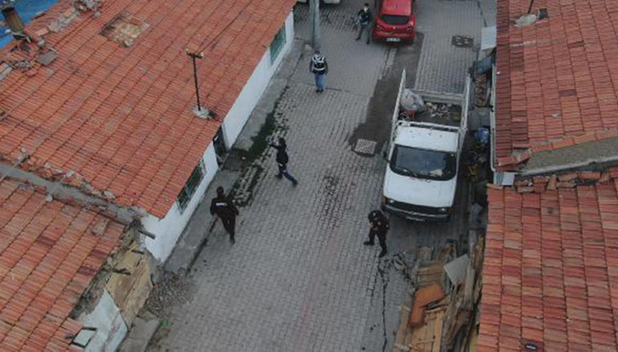 Kütahyada uyuşturucu satıcılarına şafak operasyonu: 9 gözaltı