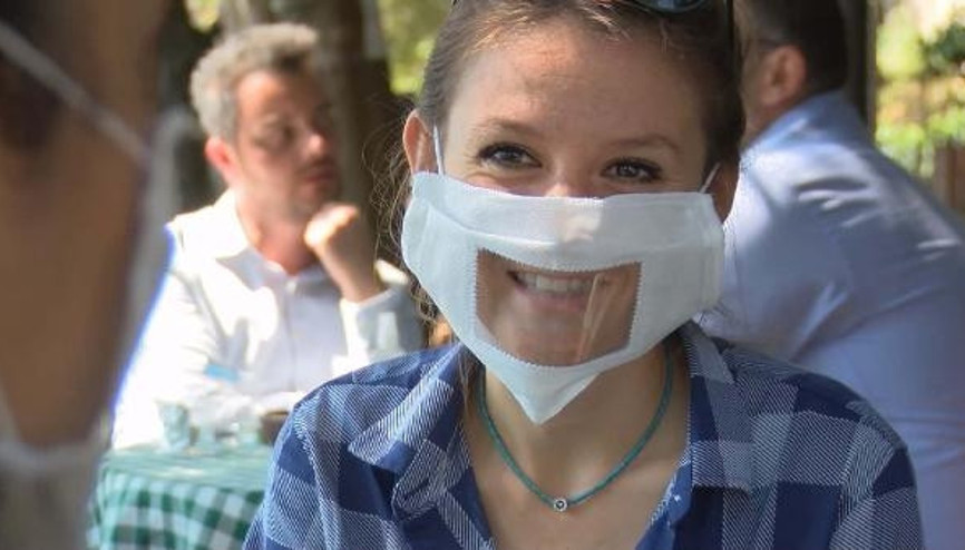 İşitme engelliler için herkes yanında bir ‘şeffaf maske’ bulundursun İşitme engelliler için herkes yanında bir ‘şeffaf maske’ bulundursun