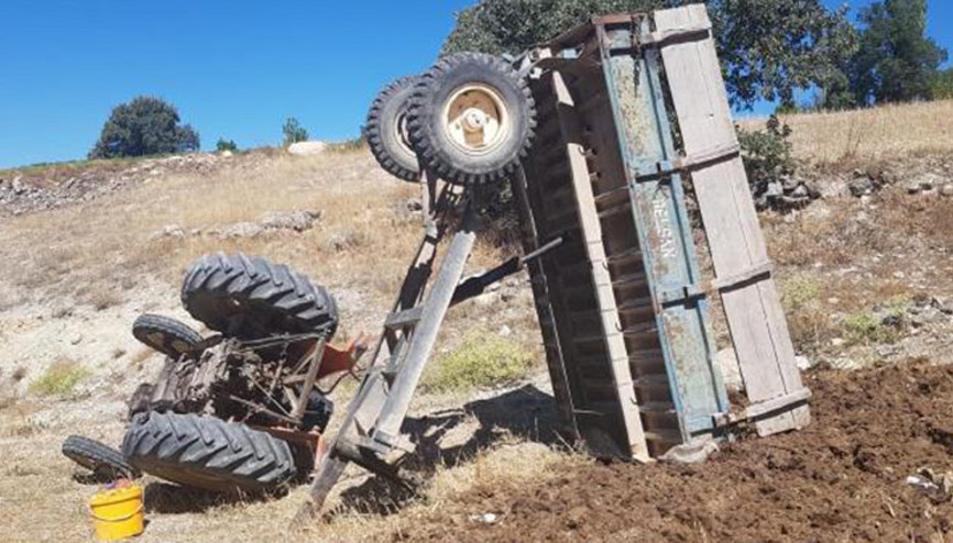 Kütahyada traktör devrildi; aynı aileden 6 kişi yaralı