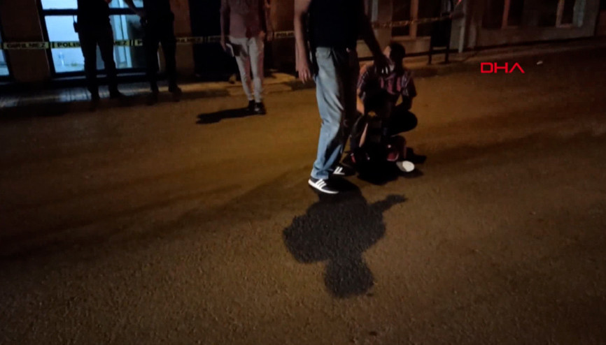 Annesi bıçaklanan çocuk, polislere Siz siz olun kadınları koruyun diyerek ağladı