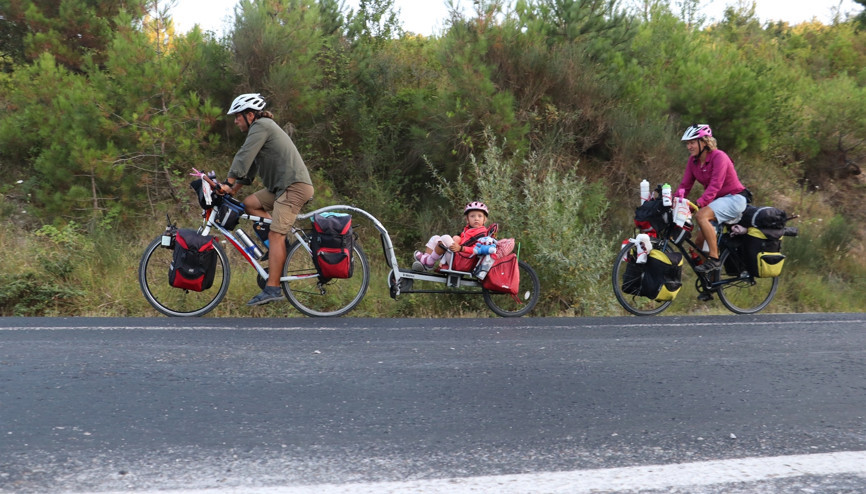 5 yaşındaki kızlarıyla 5 bin kilometre pedal çevirecekler