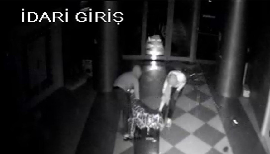 750 bin liralık çek ve döviz bulunan çelik kasayı taşıyamayınca sürüklemişler