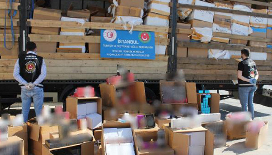 Islak mendil yüklü TIRda, 10 milyon lira değerinde kaçak parfüm ele geçirildi