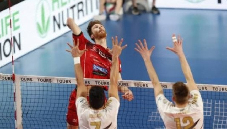 Arkasspora Fransız smaçör: Julien Wenkelmuller