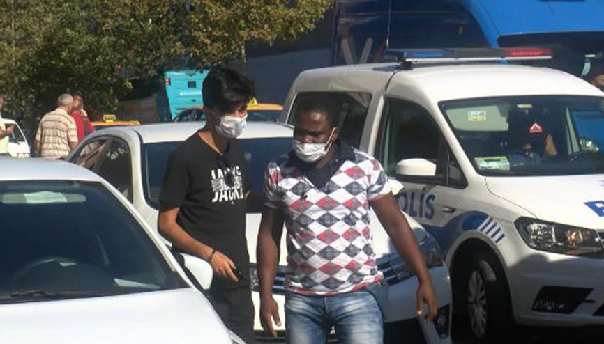 Beyoğlunda darp ettikleri kiracıyı bacağından yaraladılar