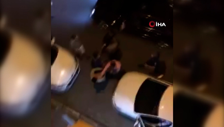 Horonla başladılar yumruklaşarak bitirdiler Trabzonda gençlerin kavgası kamerada