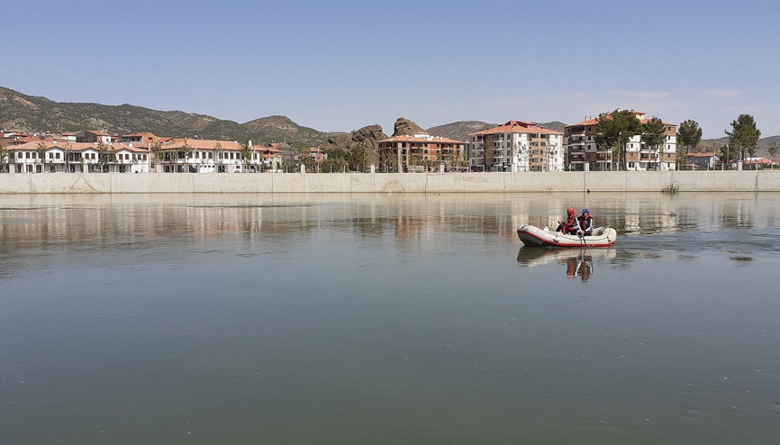 Sivas’tan botla Kızılırmak yolculuğuna çıkan baba ile oğlu Osmancık’a ulaştı