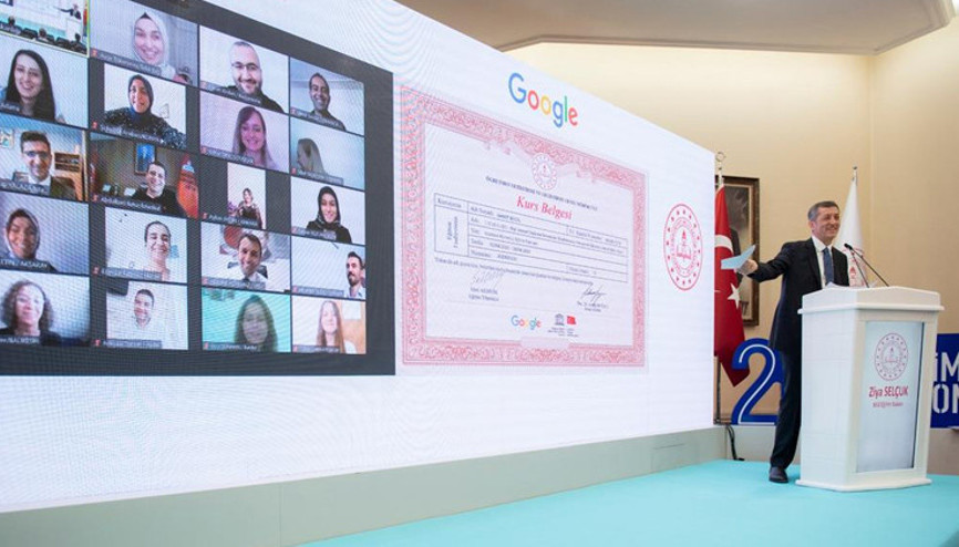 Öğretmenlere dijital beceri eğitimi