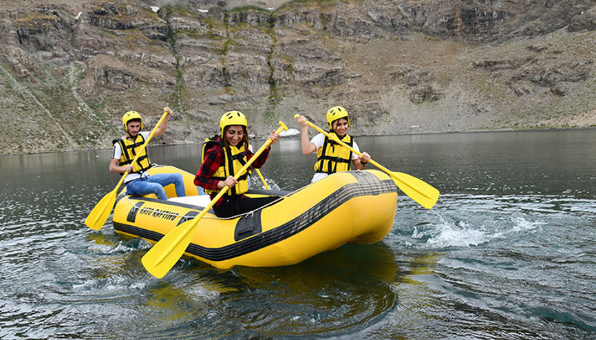 3 bin rakımda rafting keyfi