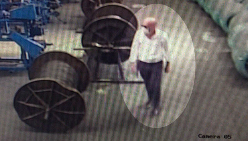 İş başvurusuyla gittiği fabrikalarda, işçilerin paralarını çaldı