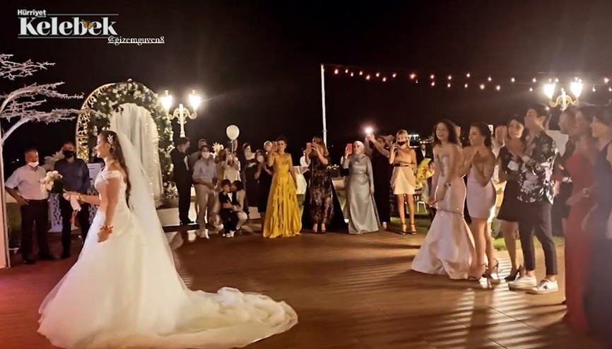 Oyuncu Gizem Güven, dün akşam futbolcu Caner Turp ile nikah masasına oturdu.