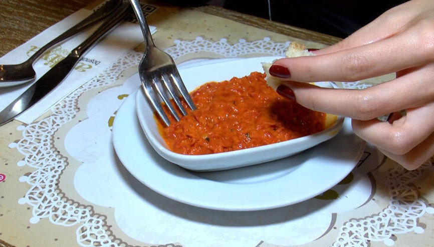 Balkan mutfağının meşhur sosu ayvar için de kollar sıvandı Balkan mutfağının meşhur sosu ayvar için de kollar sıvandı