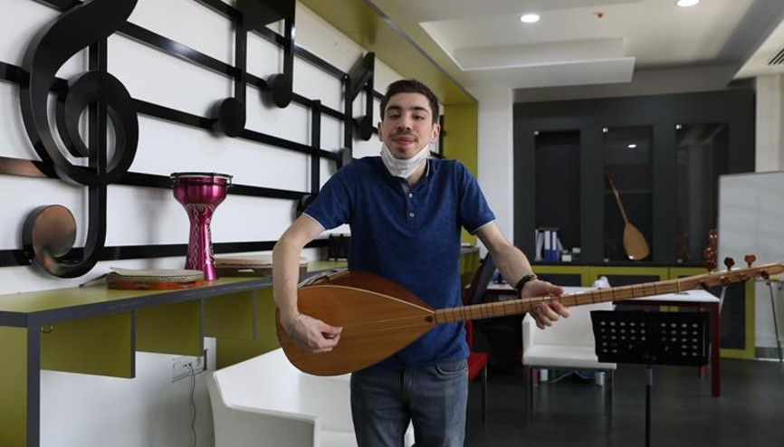 Hem hayata hem bağlamama dört elle sarıldım