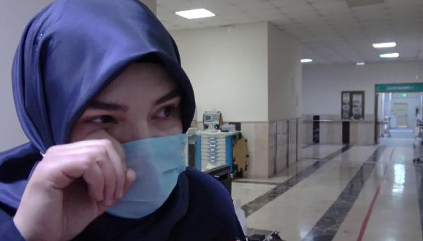 Covid-19 ile mücadele eden hemşire ağlayarak uyarıda bulundu
