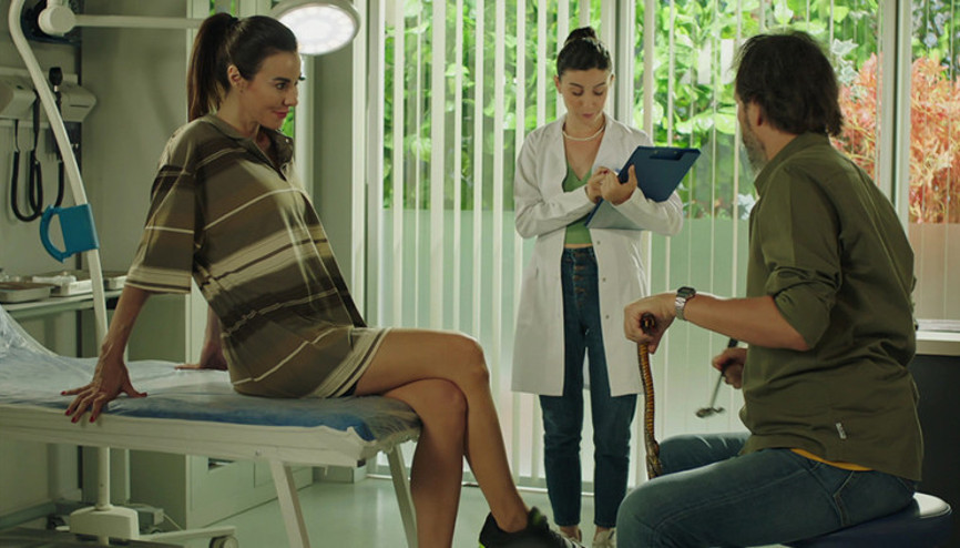 Defne Samyeli, Hekimoğlu’nun hastası oldu