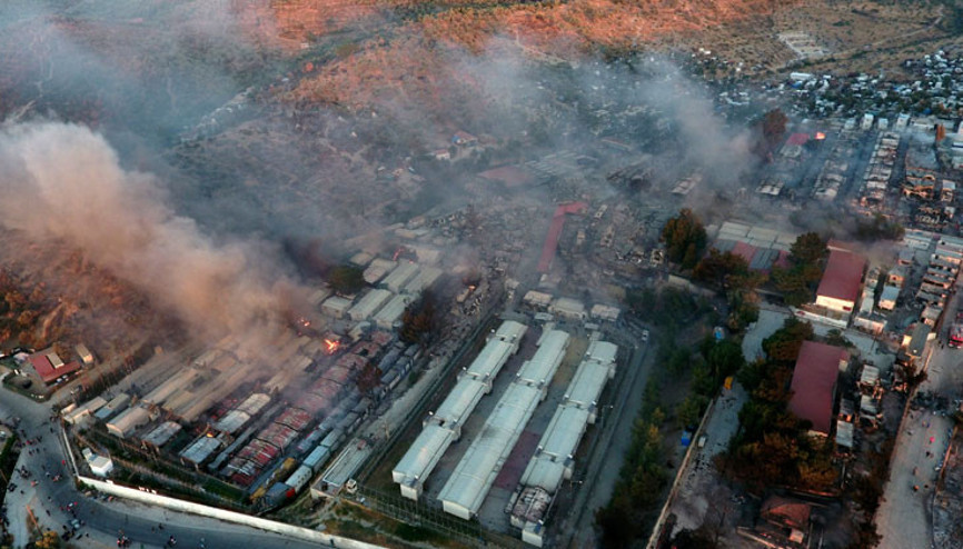 12 bin mültecinin yaşadığı Moria kampı kül oldu