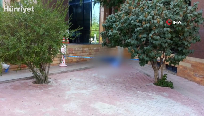 Öğretim görevlisi çalıştığı kütüphanenin girişinde ölü bulundu