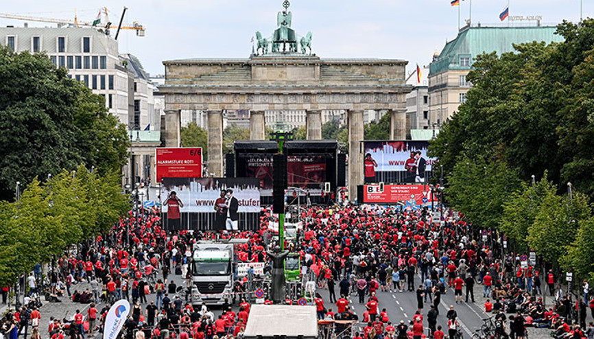 Eğlence sektöründen ‘Bizi batırmayın’ gösterisi
