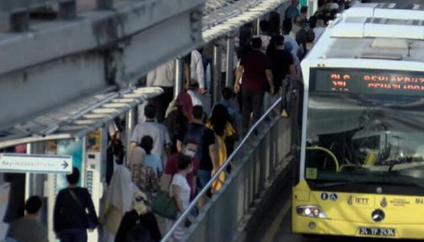 Cevizlibağ metrobüslerde iş çıkışı yoğunluk