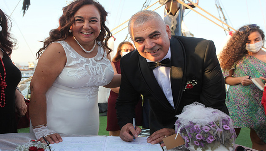 Gençliklerinde evlenemeyen çift 29 yıl sonra evet dedi