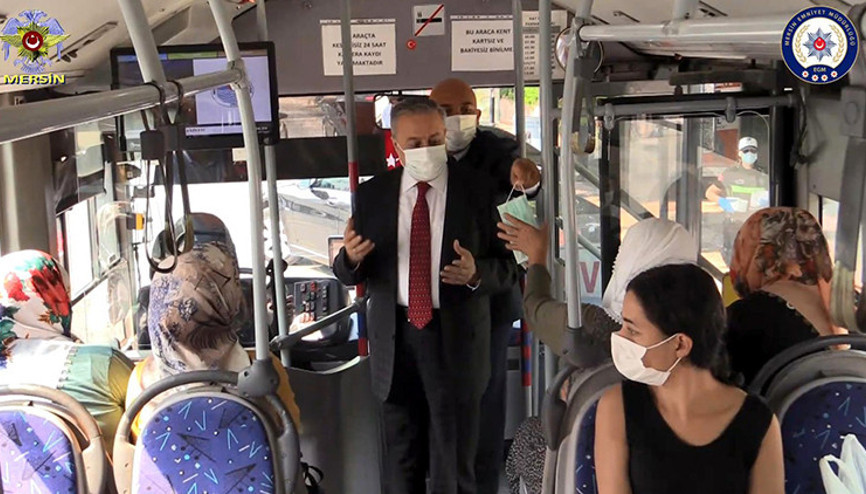 Mersin emniyetinden maske, mesafe, temizlik uyarısı Mersin emniyetinden maske, mesafe, temizlik uyarısı