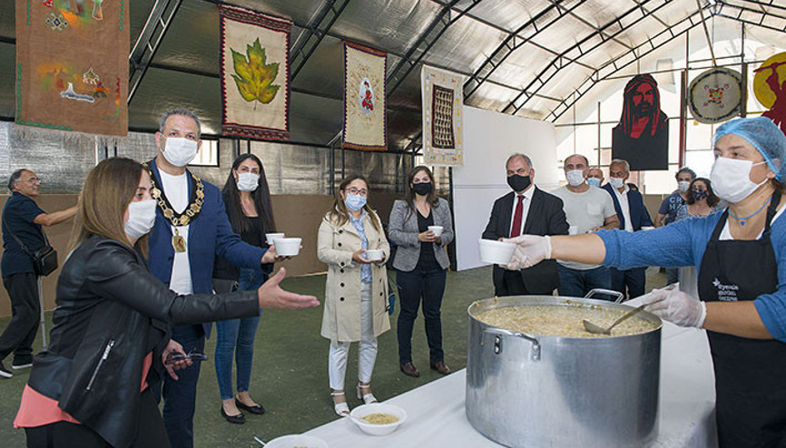 Londra’da Türkiye kökenli milletvekili ve belediye başkanı aşure gününe katıldı