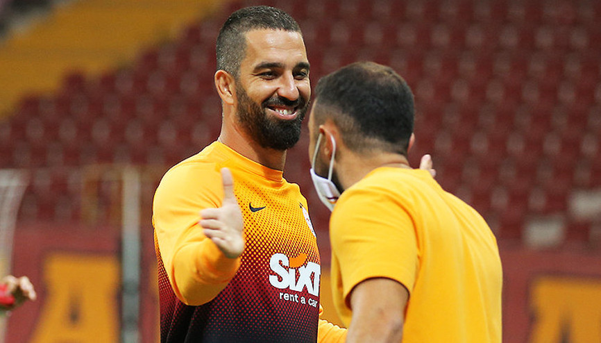 Son Dakika | Galatasarayda transfer konuşulurken dikkat çeken detay Arda Turan...