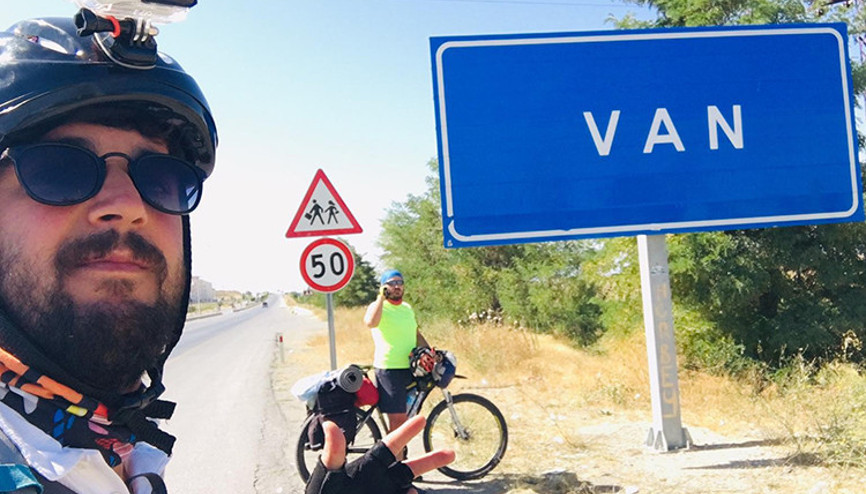 Van Gölünün kirliliğine dikkat çekmek için 3 günde 365 kilometre pedal çevirdiler