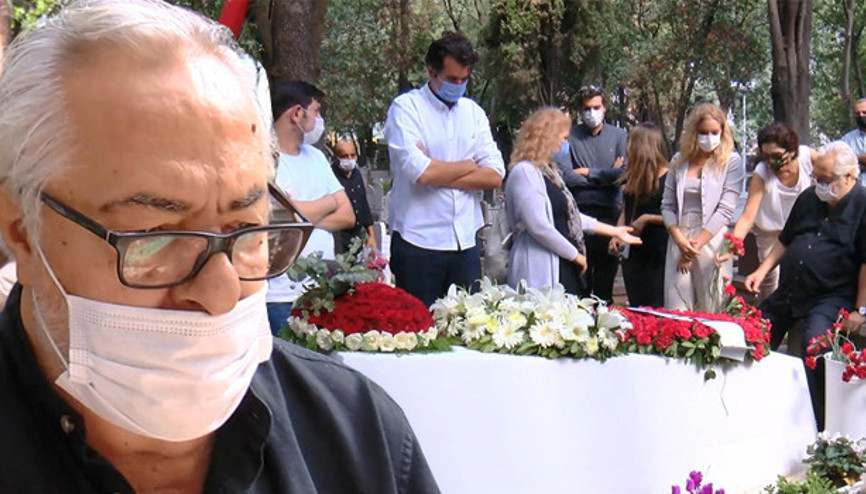 Tarık Akan mezarı başında anıldı Rutkay Aziz: Rüyama çok giriyor, çok özlüyorum...