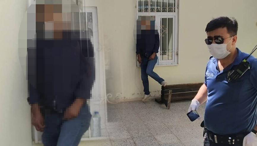 Namaza giden cemaat pencerede asılı erkek cesedi buldu