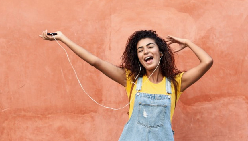 Hayat Bir Ayna Gibidir. Gülümserseniz, O da Size Gülümser