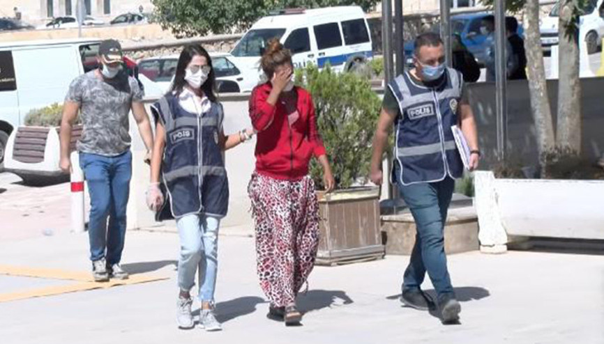 Evden 100 bin TLlik ziynet eşyası çalan kadın yakalandı