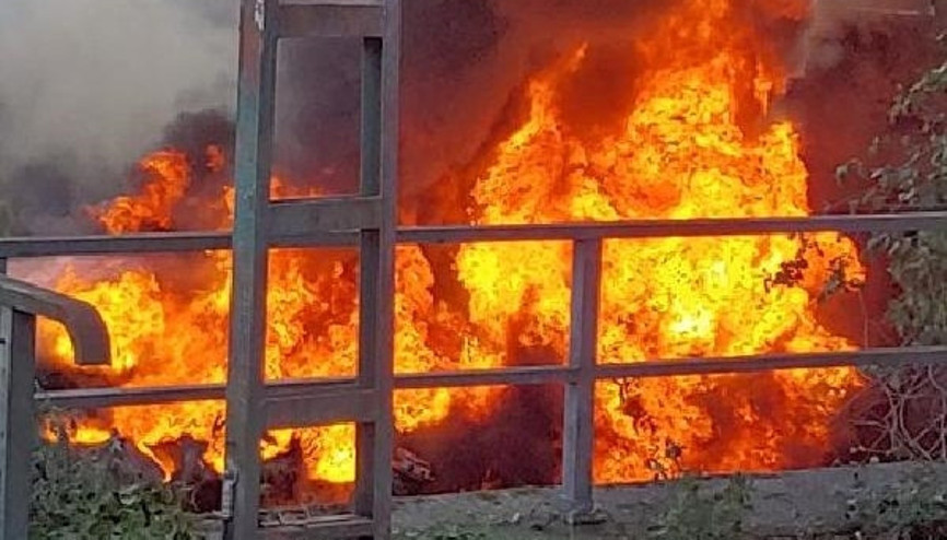 Almanya’da otoyolda kaza yapan yakıt tankeri alev aldı