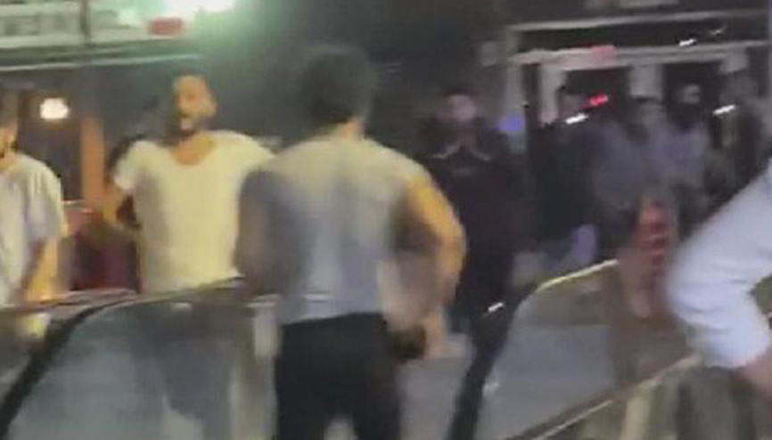 Silahlar patladı, kafedekiler böyle kaçtı