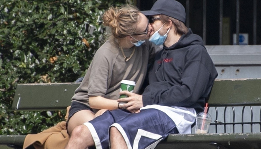 Ünlü oyuncu koronavirüsü yendi, kutlamayı böyle yaptı