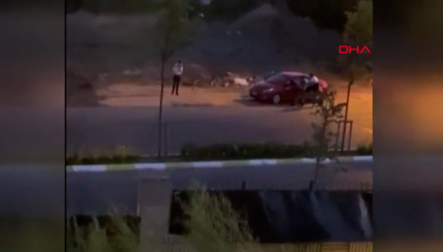 Sancaktepe de zorla anahtarını aldıkları kişinin otomobilini böyle çaldılar