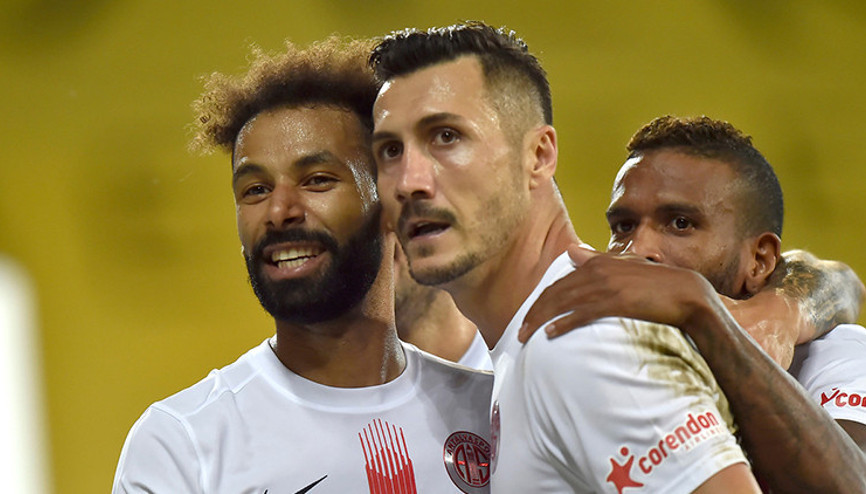 Son Dakika | Antalyaspor Başkanı Ali Şafak Öztürk: Nazım Sangare için Fenerbahçe ile anlaştık