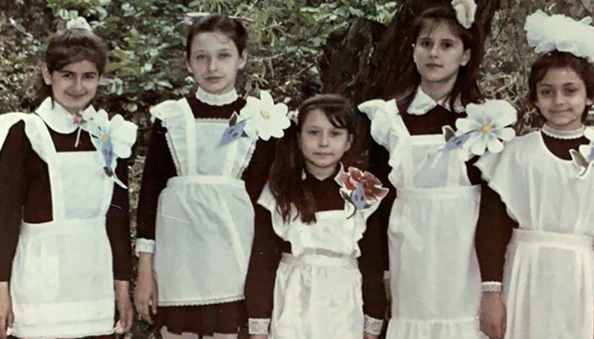 Fotoğraftaki ünlü ismi tanıdınız mı Her hafta evimize konuk oluyor...