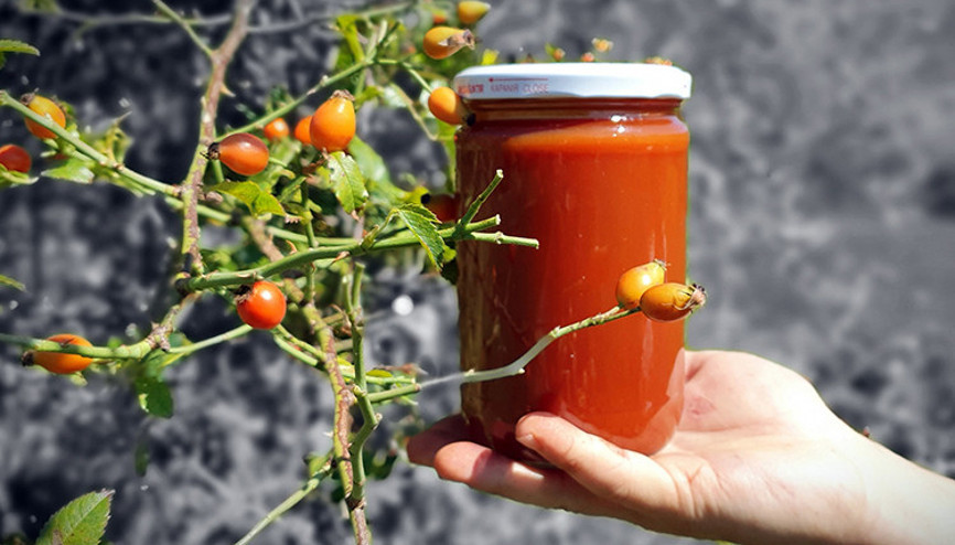 Tam bir C vitamini deposu... Daldan kavanoza kuşburnunun hikayesi
