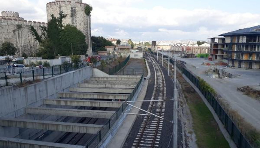 Son dakika haberi... Yenikapıda elektrik kabloları yandı, Marmarayda seferler bir süre durdu