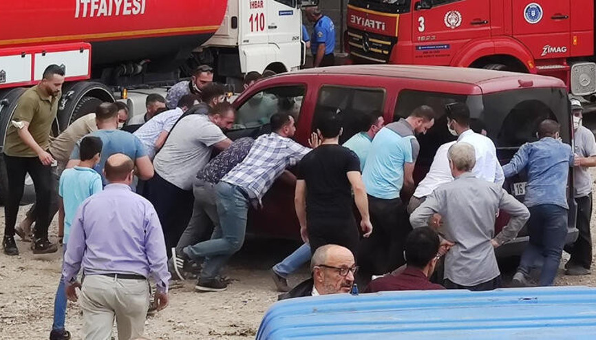 Mobilya fabrikasını alevler sardı