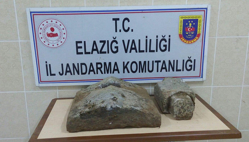 Elazığda Osmanlı dönemine ait sanduka kapağı ele geçirildi