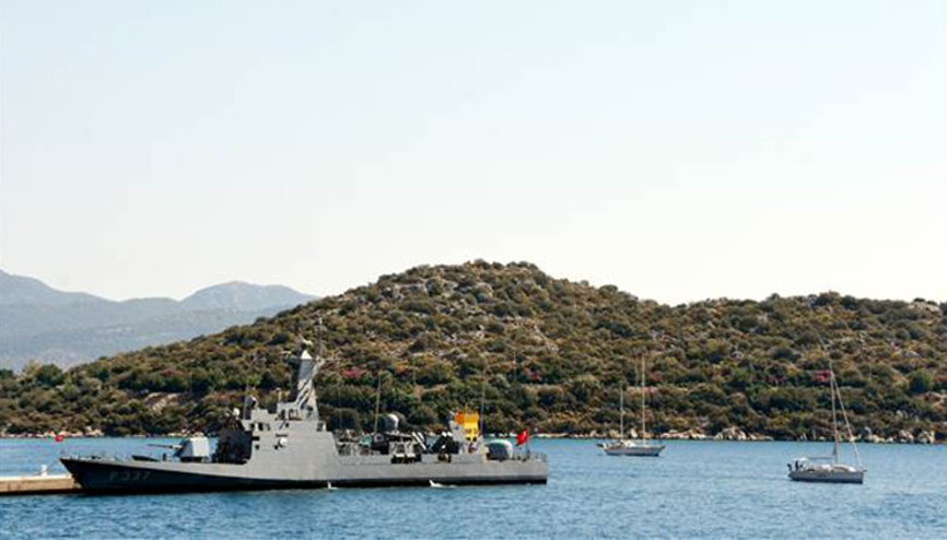 Türk hücumbotunun Kaş’taki bekleyişi sürüyor