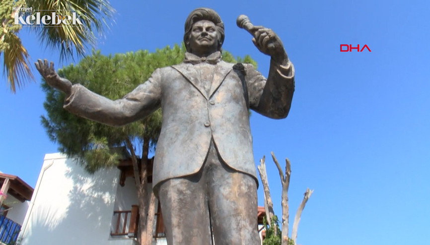 Sanat Güneşinin 24nüncü ölüm yıldönümünde evine ziyaretçi akını Sanat Güneşinin 24nüncü ölüm yıldönümünde evine ziyaretçi akını