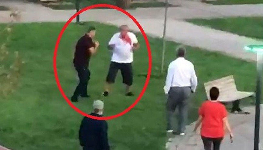 Son dakika haberler: Bursada akılalmaz anlar Önce çocuğa sonra babasına saldırdı... Kavga anı kamerada Son dakika haberler: Bursada akılalmaz anlar Önce çocuğa sonra babasına saldırdı... Kavga anı kamerada