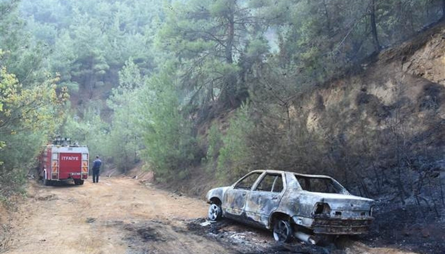 Eskişehirde alev alan otomobil ormanı yaktı