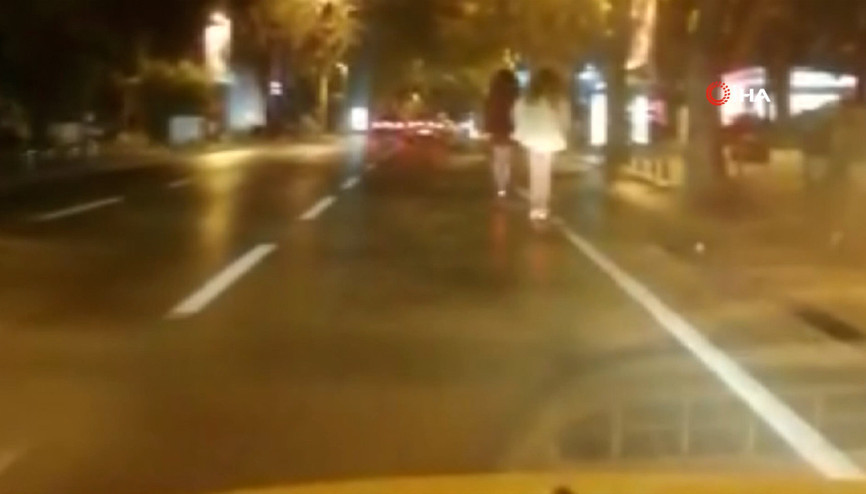 Bağdat Caddesinde scooter ile tehlikeli yolculuk kamerada
